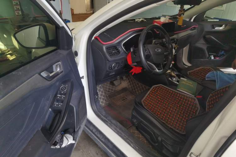 Used Ford Focus 2019 Sedan EcoBoost 180 Automatic Trend Edition Driver Seat