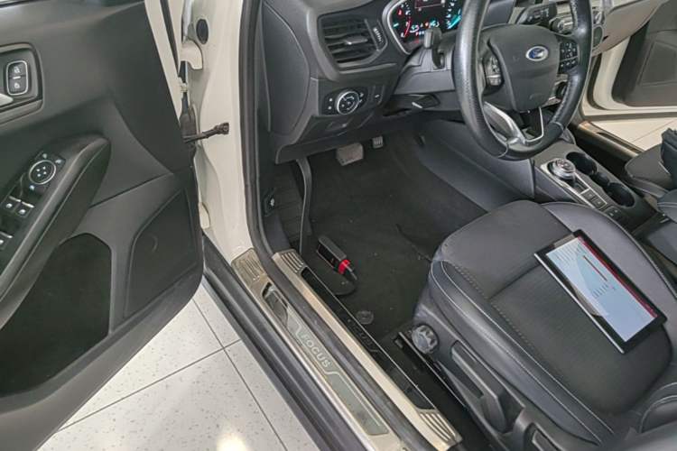 Used Ford Focus 2019 Sedan EcoBoost 180 Automatic Trend Edition Driver Seat