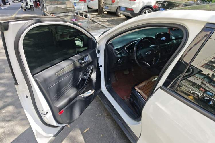 Used Ford Focus 2019 Sedan EcoBoost 180 Automatic Trend Edition Driver Seat