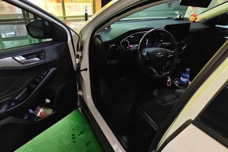 Used Ford Focus 2019 Sedan EcoBoost 125 Automatic Trendy Model China VI Standard Driver Seat