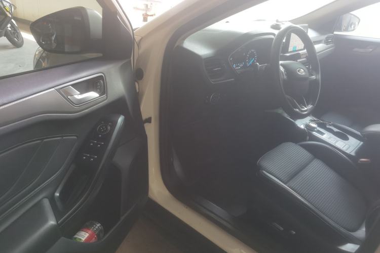 Used Ford Focus 2019 Sedan EcoBoost 180 Automatic Trend Edition Driver Seat