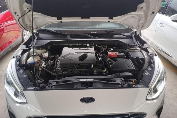Used Ford Focus 2019 Hatchback EcoBoost 180 Automatic Titanium Edition Engine Bay