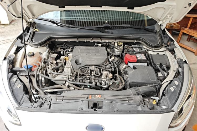 Used Ford Focus 2019 Sedan EcoBoost 125 Automatic Trendy Model China VI Standard Engine Bay