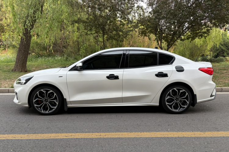 Used Ford Focus 2019 Sedan EcoBoost 180 Automatic ST Line Exterior 1