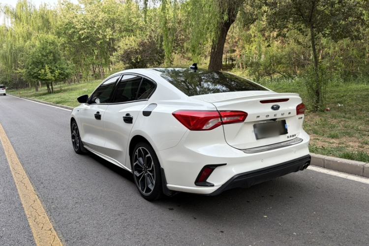 Used Ford Focus 2019 Sedan EcoBoost 180 Automatic ST Line Exterior 2