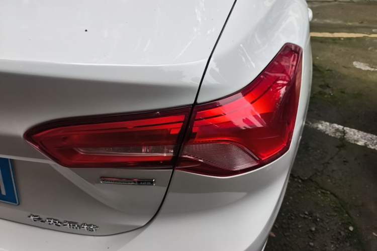 Used Ford Focus 2019 Sedan EcoBoost 125 Automatic Trendy Model China V Standard Exterior 3