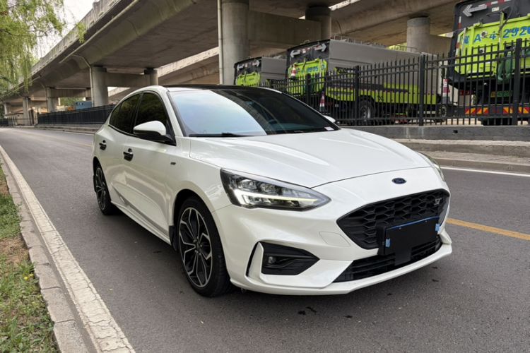 Used Ford Focus 2019 Sedan EcoBoost 180 Automatic ST Line Exterior 3