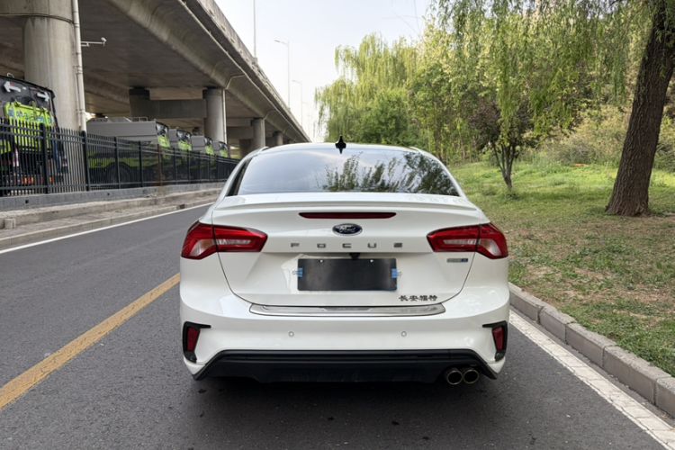 Used Ford Focus 2019 Sedan EcoBoost 180 Automatic ST Line Exterior 4