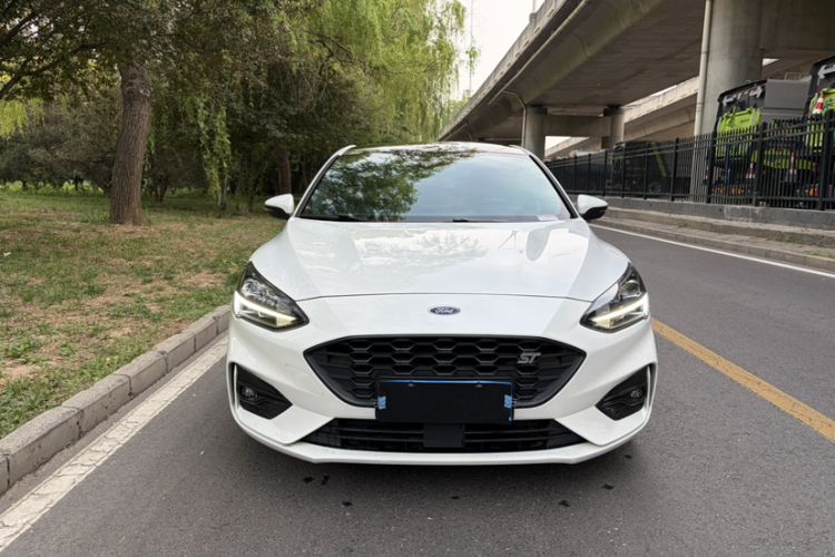 Used Ford Focus 2019 Sedan EcoBoost 180 Automatic ST Line Exterior 5