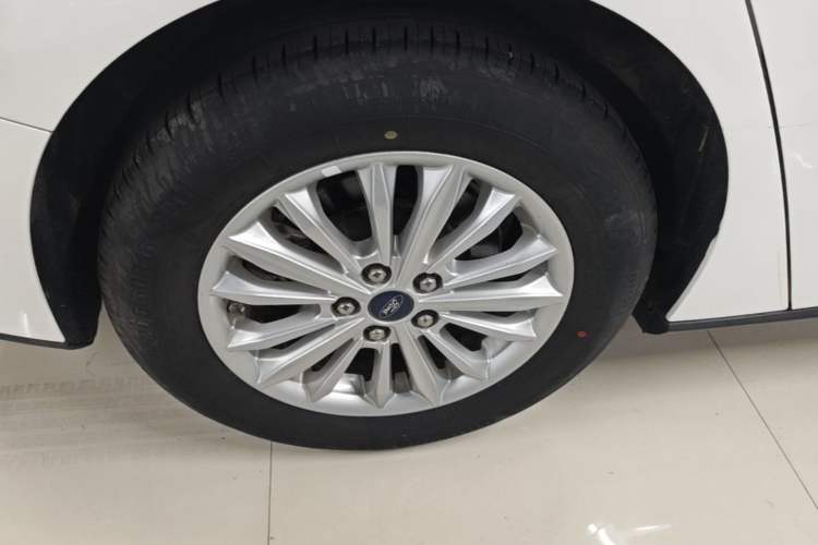 Used Ford Focus 2019 Sedan EcoBoost 180 Automatic Trend Edition Exterior 5