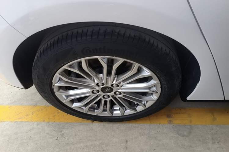 Used Ford Focus 2019 Hatchback EcoBoost 180 Automatic Titanium Edition Exterior 5