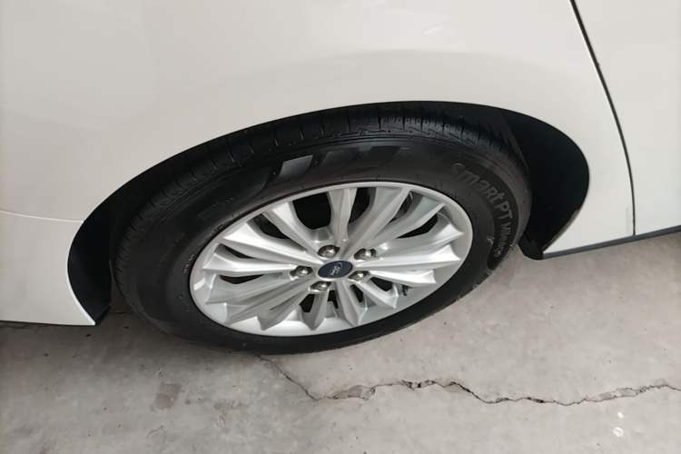 Used Ford Focus 2019 Sedan EcoBoost 125 Automatic Trendy Model China V Standard Exterior 5