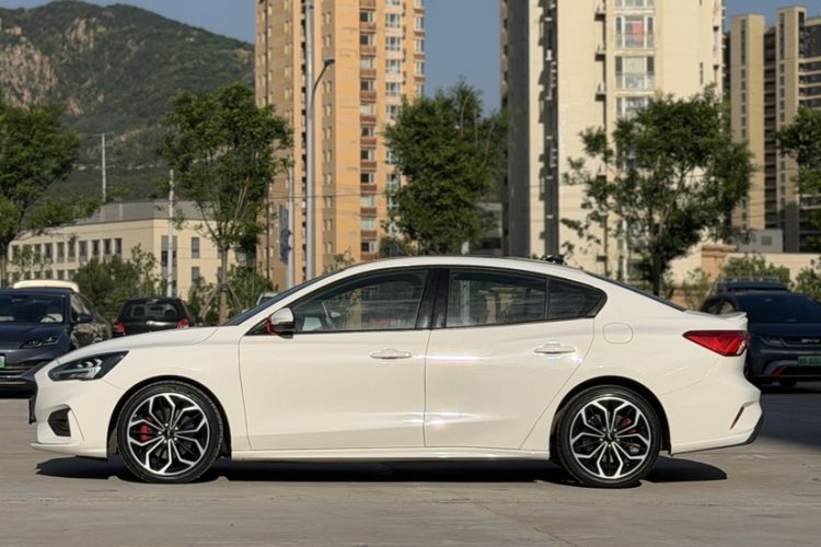 Used Ford Focus 2019 Sedan EcoBoost 180 Automatic ST Line Exterior 6