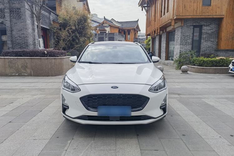 Used Ford Focus 2019 Hatchback EcoBoost 180 Automatic Trendy Model Exterior 6