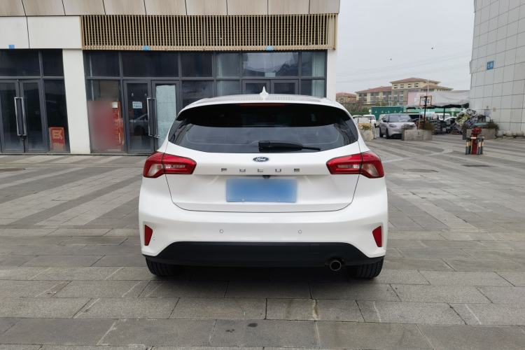 Used Ford Focus 2019 Hatchback EcoBoost 180 Automatic Trendy Model Exterior 7