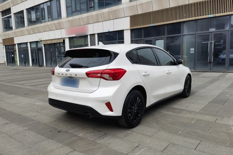 Used Ford Focus 2019 Hatchback EcoBoost 180 Automatic Trendy Model Exterior 8