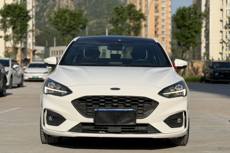 Used Ford Focus 2019 Sedan EcoBoost 180 Automatic ST Line Exterior 9