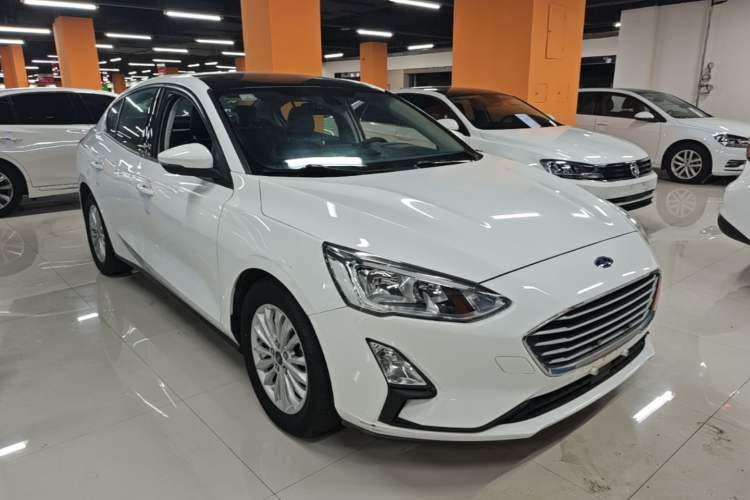 Used Ford Focus 2019 Sedan EcoBoost 180 Automatic Trend Edition Front Right 45 Deg