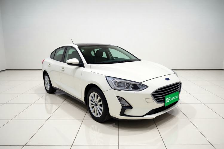 Used Ford Focus 2019 Sedan EcoBoost 180 Automatic Trend Edition Front Right 45 Deg