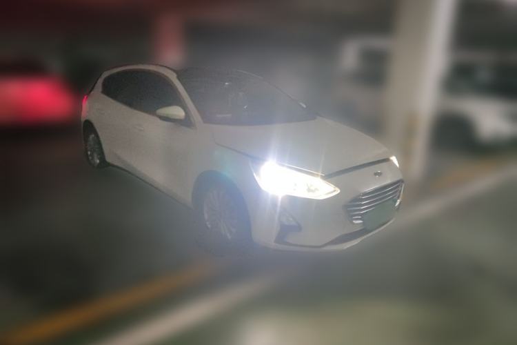 Used Ford Focus 2019 Hatchback EcoBoost 180 Automatic Trendy Model Front Right 45 Deg