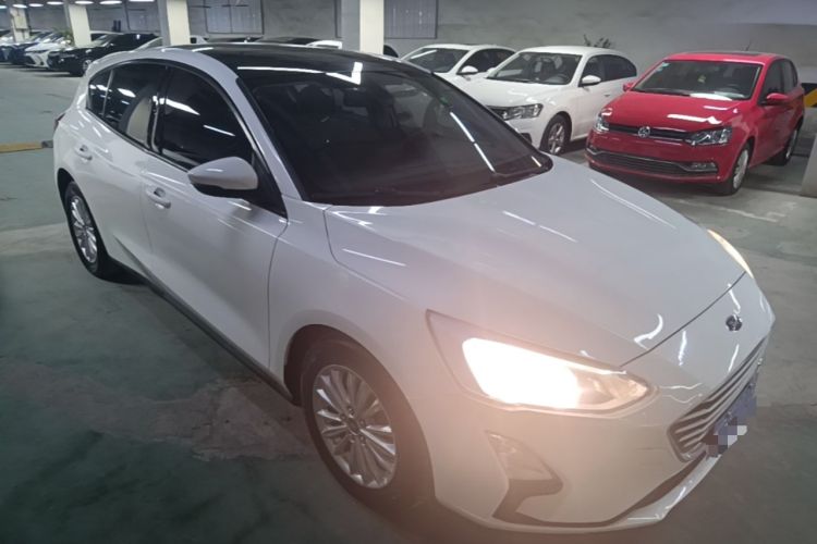 Used Ford Focus 2019 Hatchback EcoBoost 180 Automatic Trendy Model Front Right 45 Deg