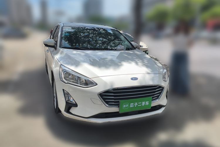 Used Ford Focus 2019 Hatchback EcoBoost 180 Automatic Trendy Model Front Right 45 Deg