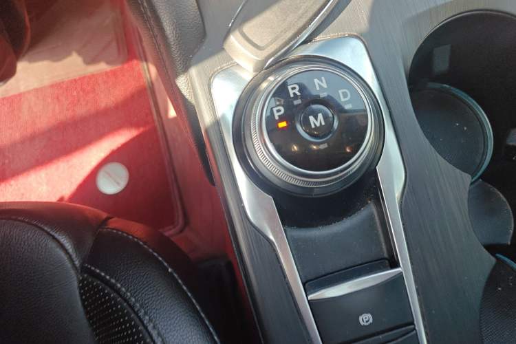 Used Ford Focus 2019 Sedan EcoBoost 180 Automatic Titanium Edition Gear Lever