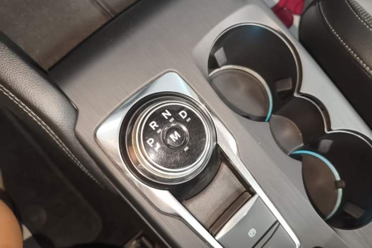 Used Ford Focus 2019 Hatchback EcoBoost 180 Automatic Titanium Edition Gear Lever