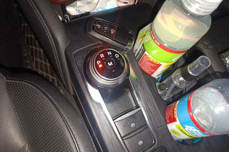 Used Ford Focus 2019 Sedan EcoBoost 180 Automatic Titanium Edition Gear Lever