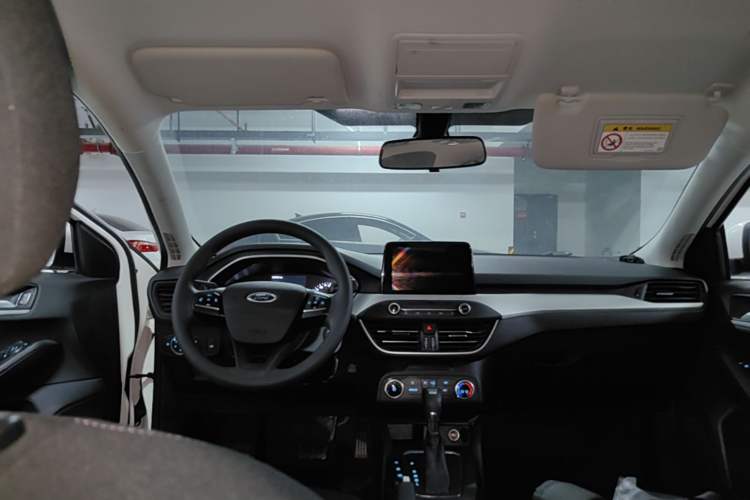 Used Ford Focus 2019 Sedan 1.5L Automatic FENGYUE Model China V Standard Headliner