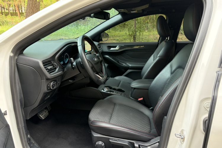 Used Ford Focus 2019 Sedan EcoBoost 180 Automatic ST Line Interior 1