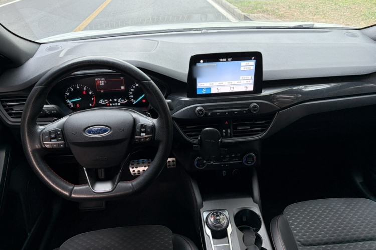 Used Ford Focus 2019 Sedan EcoBoost 180 Automatic ST Line Interior 2