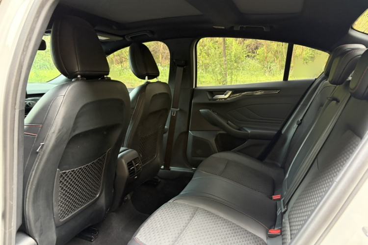Used Ford Focus 2019 Sedan EcoBoost 180 Automatic ST Line Interior 3
