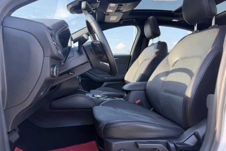 Used Ford Focus 2019 Sedan EcoBoost 180 Automatic ST Line Interior 3