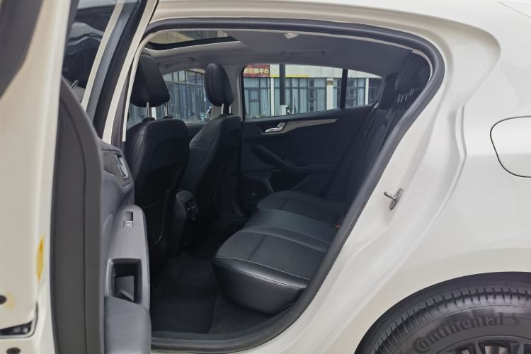 Used Ford Focus 2019 Hatchback EcoBoost 180 Automatic Trendy Model Interior 3