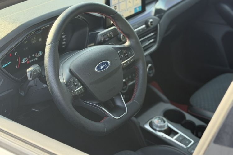 Used Ford Focus 2019 Sedan EcoBoost 180 Automatic ST Line Interior 5