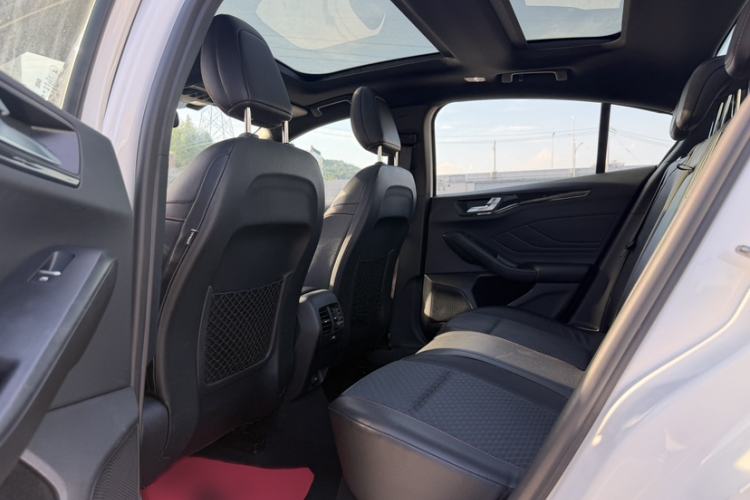Used Ford Focus 2019 Sedan EcoBoost 180 Automatic ST Line Interior 6