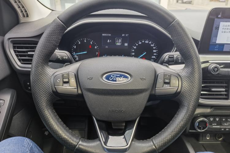 Used Ford Focus 2019 Hatchback EcoBoost 180 Automatic Trendy Model Interior 8