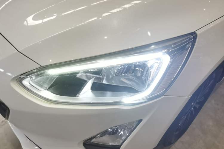 Used Ford Focus 2019 Sedan EcoBoost 180 Automatic Trend Edition Left Front Headlight