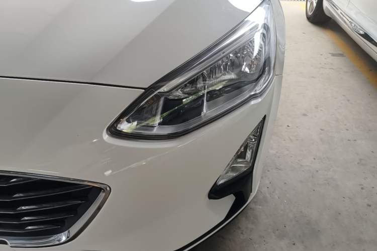 Used Ford Focus 2019 Hatchback EcoBoost 180 Automatic Titanium Edition Left Front Headlight