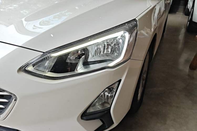 Used Ford Focus 2019 Sedan EcoBoost 125 Automatic Trendy Model China VI Standard Left Front Headlight