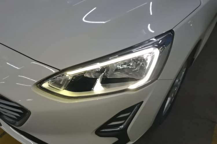 Used Ford Focus 2019 Sedan 1.5L Automatic FENGYUE Model China V Standard Left Front Headlight