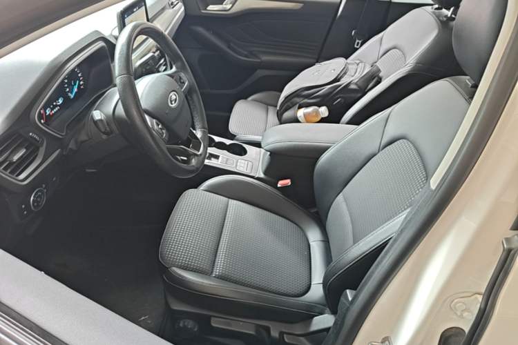 Used Ford Focus 2019 Sedan EcoBoost 125 Automatic Trendy Model China VI Standard Left Front Seat