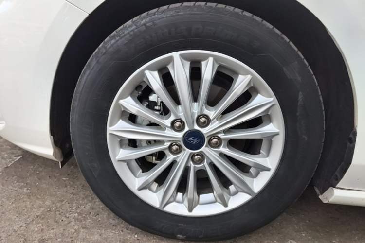 Used Ford Focus 2019 Sedan EcoBoost 125 Automatic Trendy Model China V Standard Left Front Wheel Hub