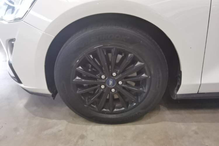 Used Ford Focus 2019 Sedan EcoBoost 180 Automatic Trend Edition Left Front Wheel Hub