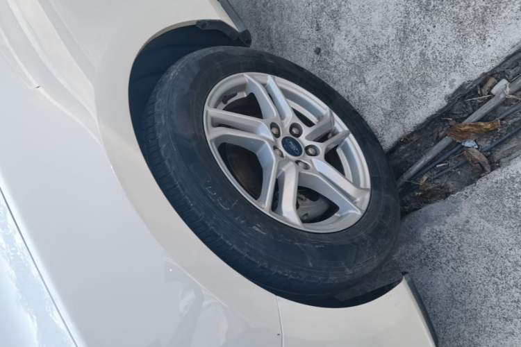 Used Ford Focus 2019 Hatchback 1.5L Automatic Sharp Edition China V Standard Left Front Wheel Hub