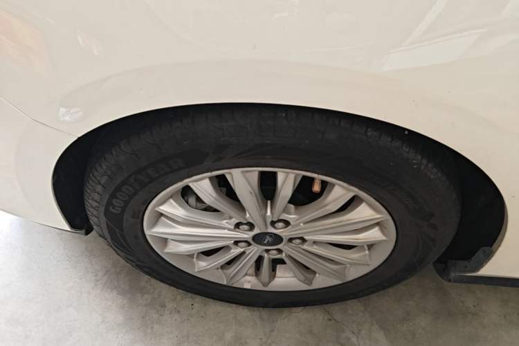 Used Ford Focus 2019 Sedan EcoBoost 125 Automatic Trendy Model China VI Standard Left Front Wheel Hub