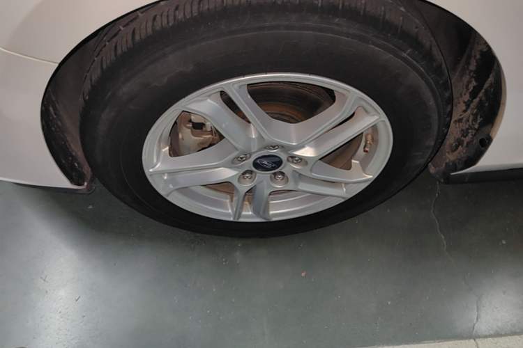 Used Ford Focus 2019 Sedan 1.5L Automatic FENGYUE Model China V Standard Left Front Wheel Hub