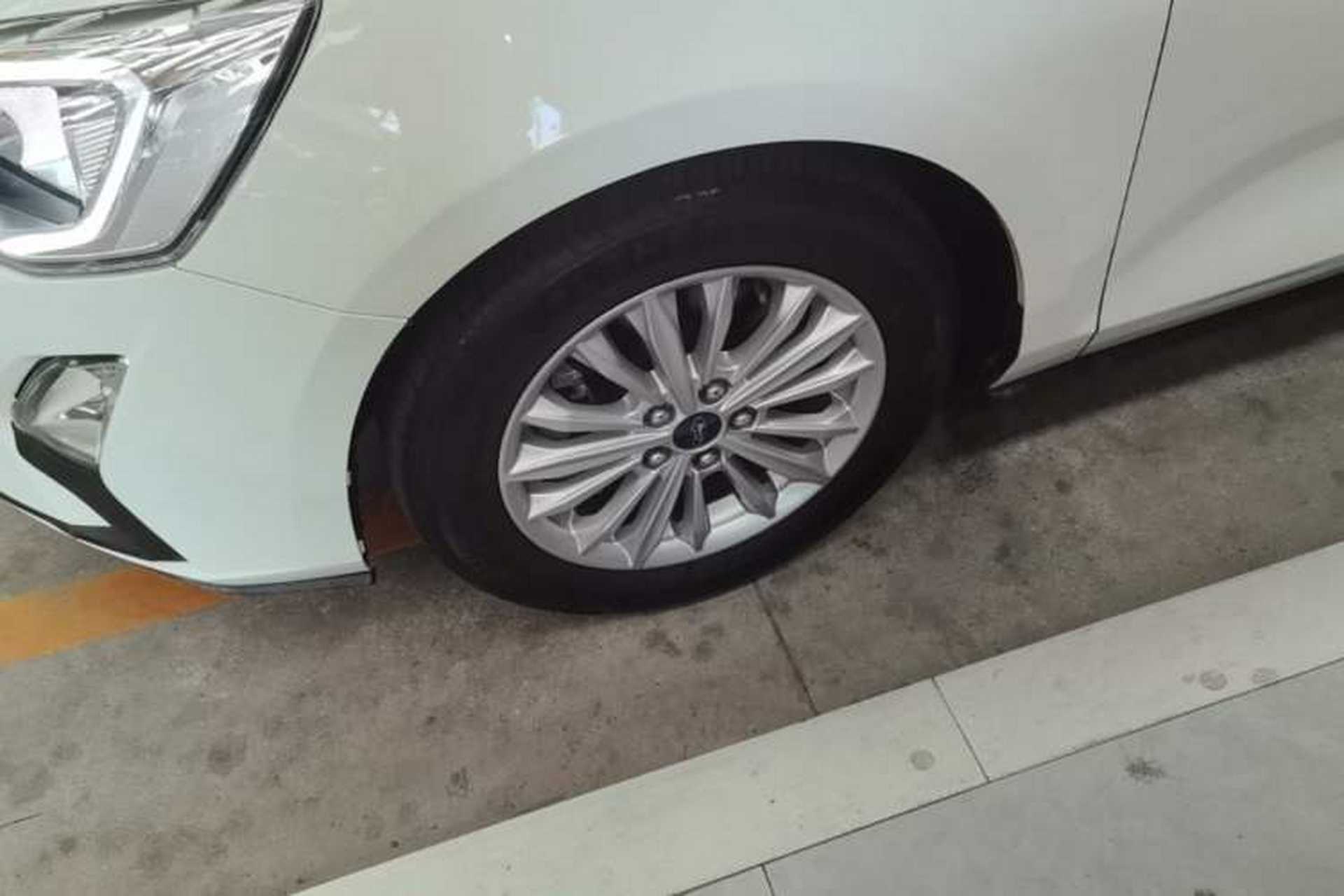 Used Ford Focus 2019 Sedan EcoBoost 180 Automatic Trend Edition Left Front Wheel Hub