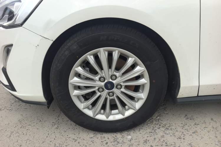 Used Ford Focus 2019 Sedan EcoBoost 180 Automatic Trend Edition Left Front Wheel Hub